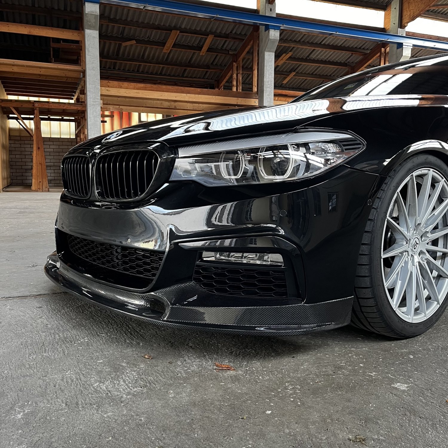 Frontspoiler Lippe Sport-Performance schwarz hochglanz + Zubehör passend  für BMW 5er G30 G31 M-Paket